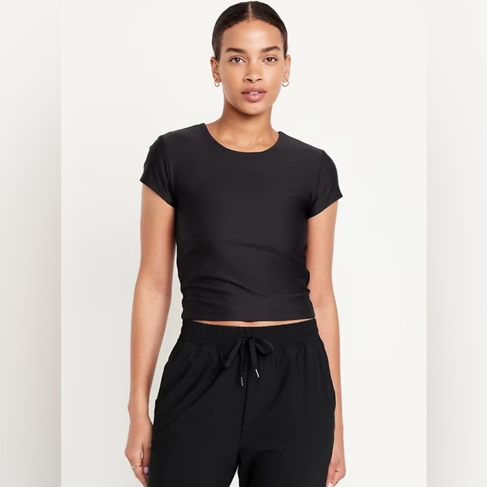 NWT! Old Navy Black PowerSoft Support Crop Top - Size XL 🎞️